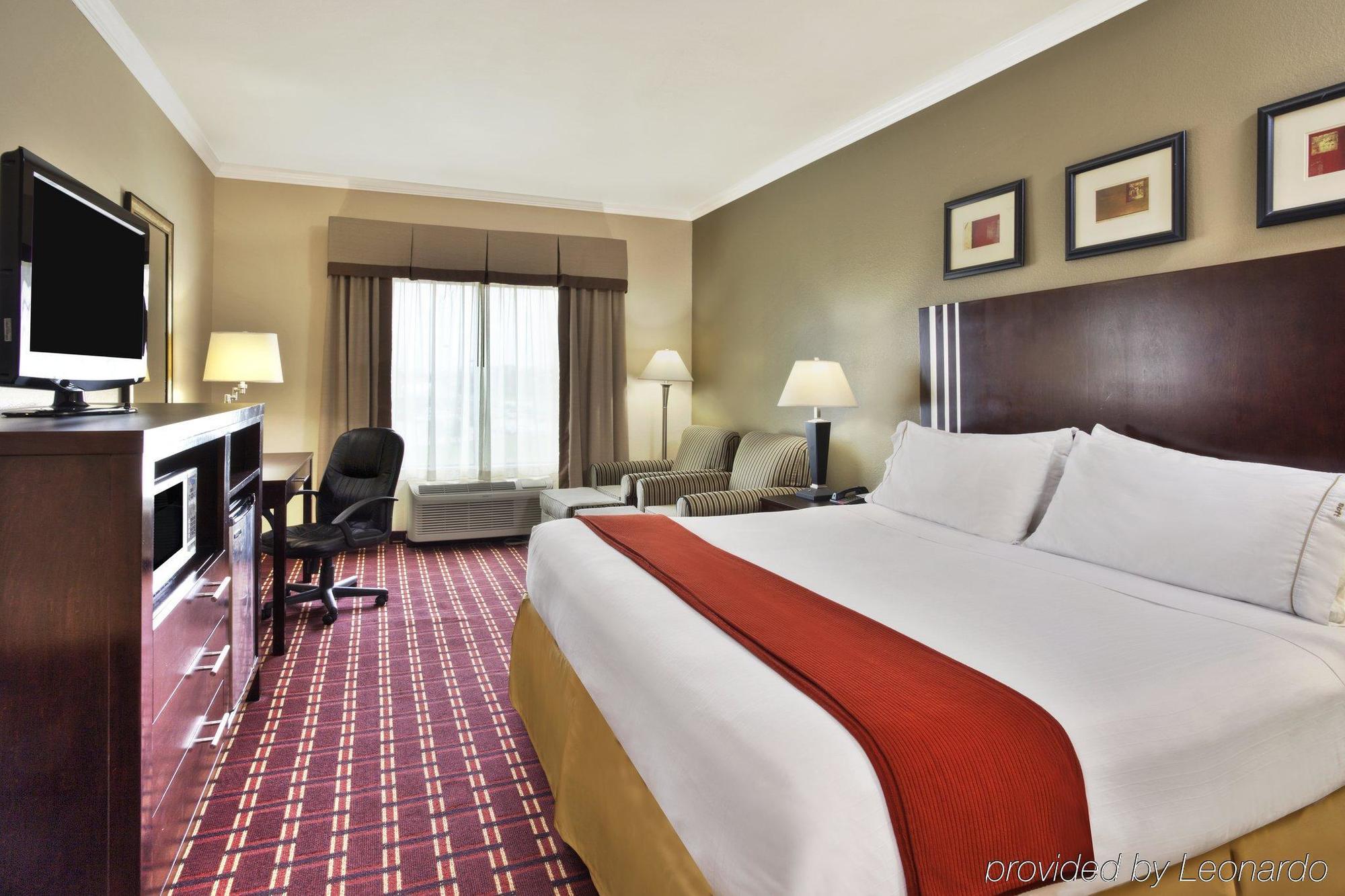 Holiday Inn Express Sealy By Ihg Exterior photo