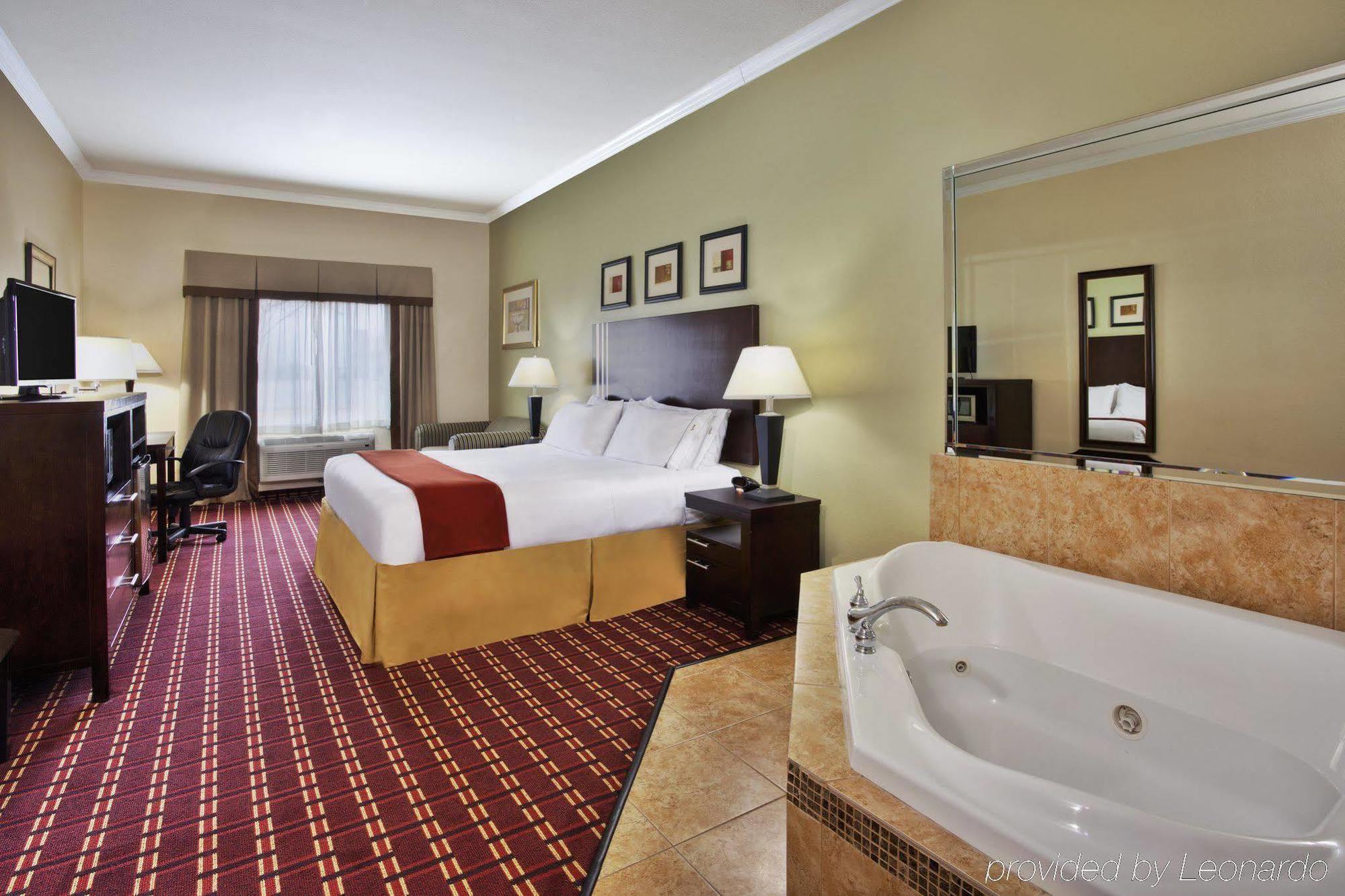 Holiday Inn Express Sealy By Ihg Exterior photo