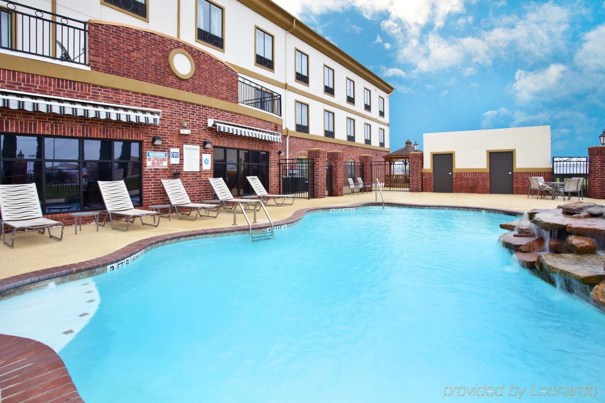 Holiday Inn Express Sealy By Ihg Exterior photo